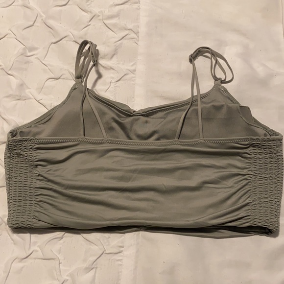 H&M sports bra - Picture 2 of 3